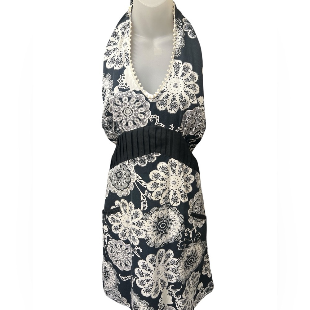 Woman Black and White Cotton Floral Pinafore Apron Dress With Pockets Medium